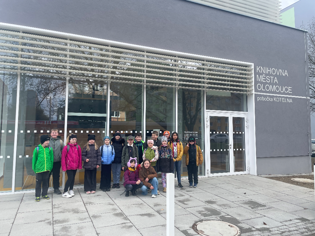 Starší žáci v olomoucké knihovně Kotelna